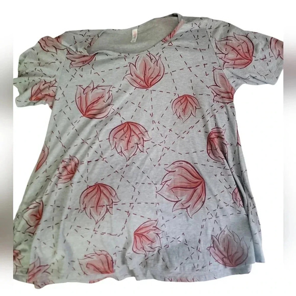 LuLaRoe Tops - Lularoe Printed Perfect T Size 2XL NWT